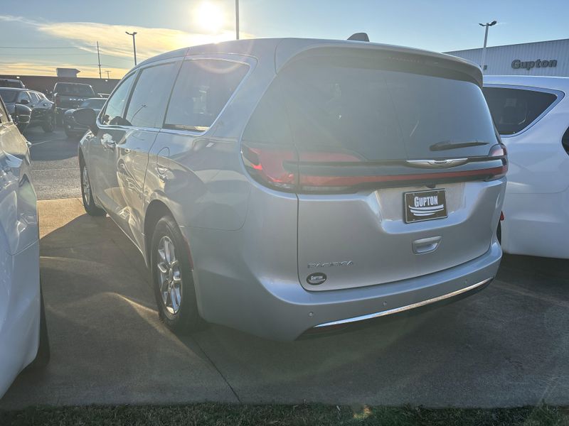 New 2026 Chrysler Pacifica SelectImage 12