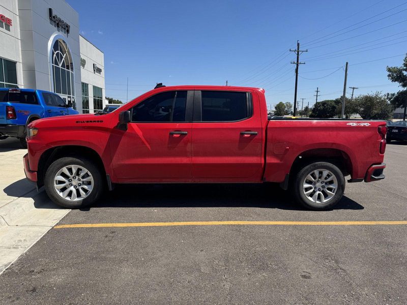 2022 Chevrolet Silverado 1500 Custom photo 2