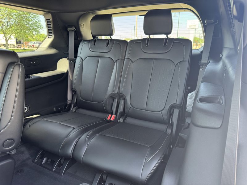 New 2025 Jeep Grand Cherokee L LimitedImage 12
