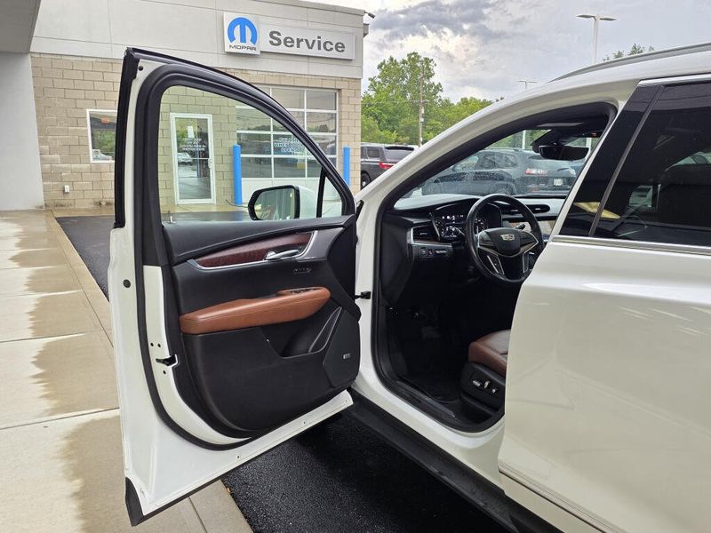 Used 2023 Cadillac XT5 AWD Premium Luxury
