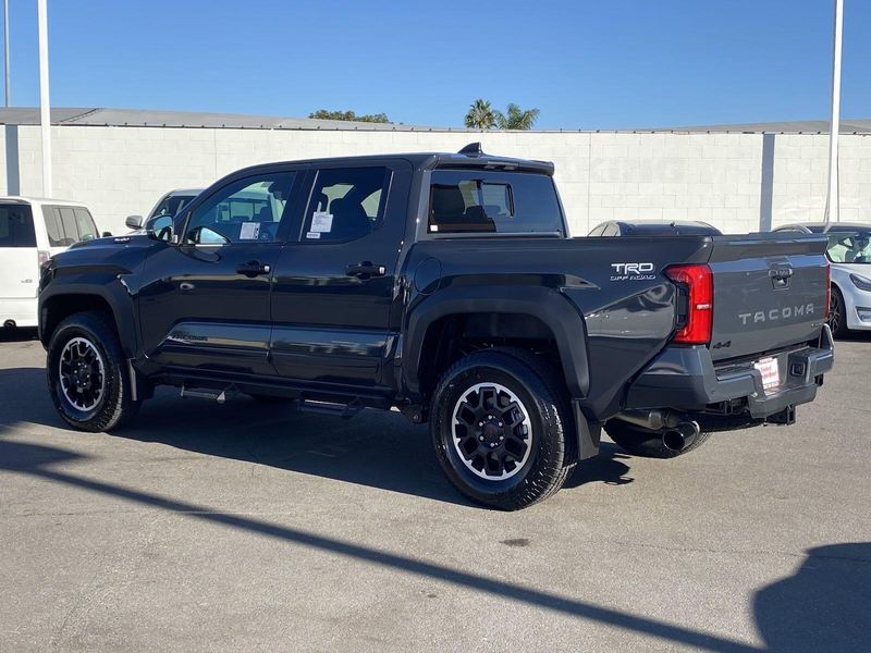 2024 Toyota Tacoma TRD Off Road HybridImage 5