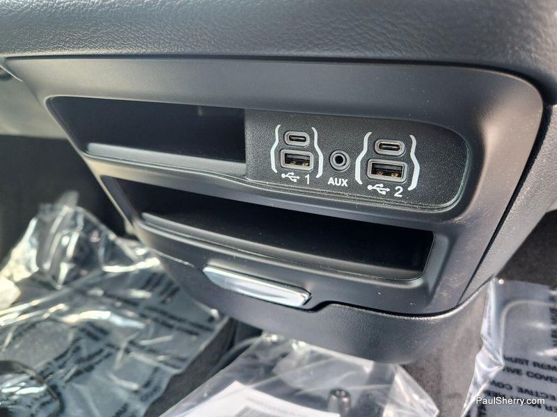 New 2025 Chrysler Voyager LXImage 52