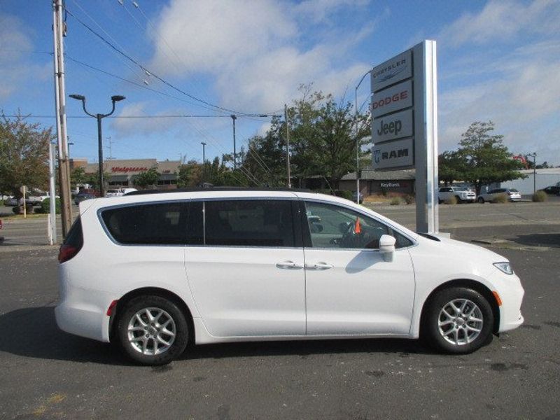 2022 Chrysler Pacifica Touring LImage 6