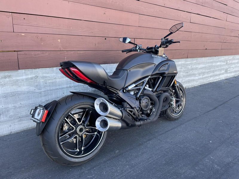 2018 Ducati DIAVEL CARBON 