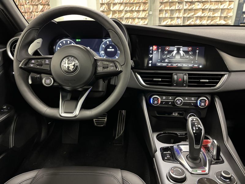 New 2025 Alfa Romeo Giulia AwdImage 12