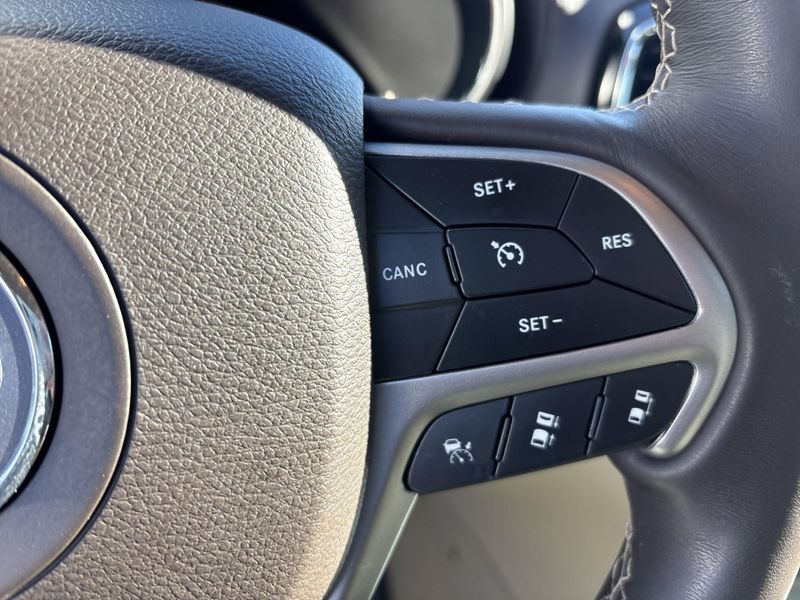 Used 2020 Jeep Grand Cherokee OverlandImage 29