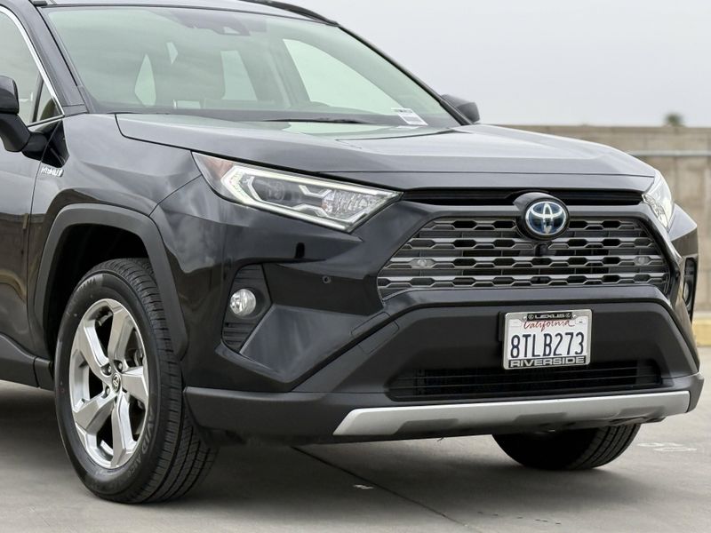 2021 Toyota RAV4 Hybrid LimitedImage 3