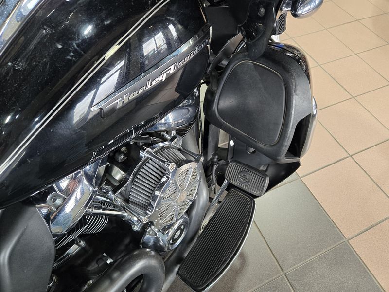 2017 Harley-Davidson ROAD GLIDE ULTRA LIMITED Image 16