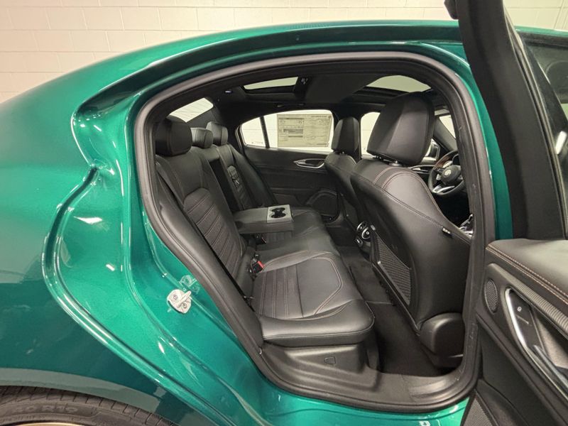 New 2025 Alfa Romeo Giulia Intensa AwdImage 8