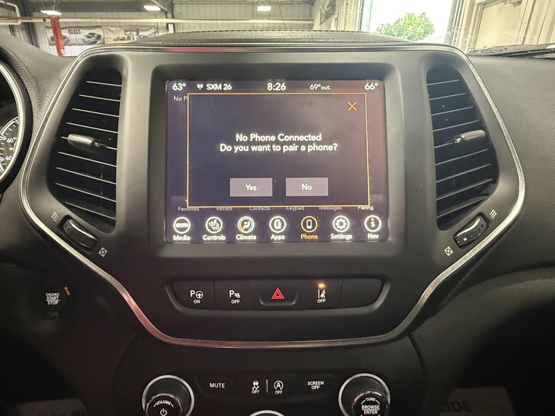 Used 2023 Jeep Cherokee Altitude LuxImage 24
