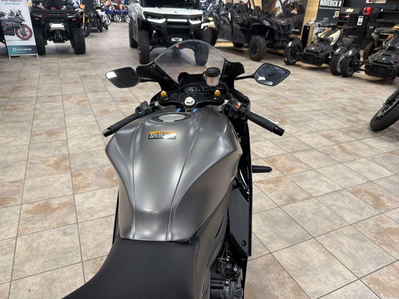 Used 2024 Yamaha YZF-R7 CA Image 25