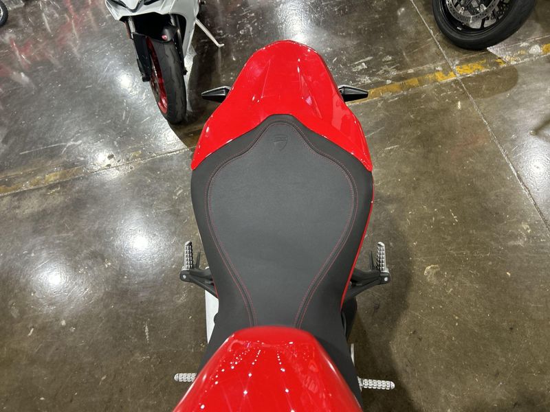 Used 2024 Ducati SUPERSPORT 950 Image 23