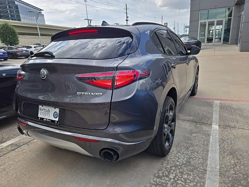 2024 Alfa Romeo Stelvio TiImage 3