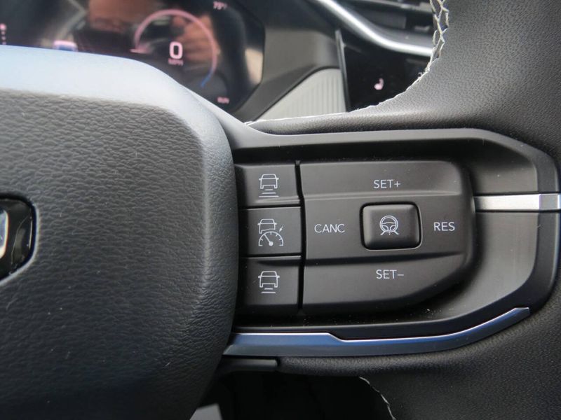 New 2026 Jeep Cherokee Laredo 4x4Image 12