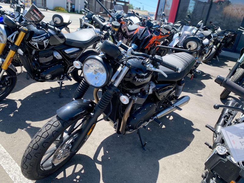 Used 2022 Triumph Street Twin Base Image 18