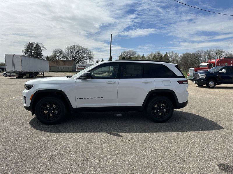 2024 Jeep Grand Cherokee Altitude X 4x4Image 5