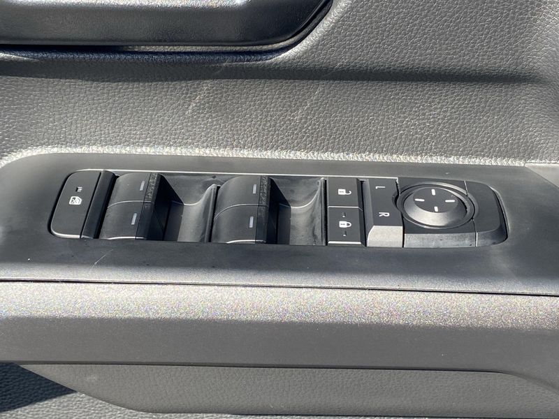 2025 Toyota Tacoma SR5Image 18