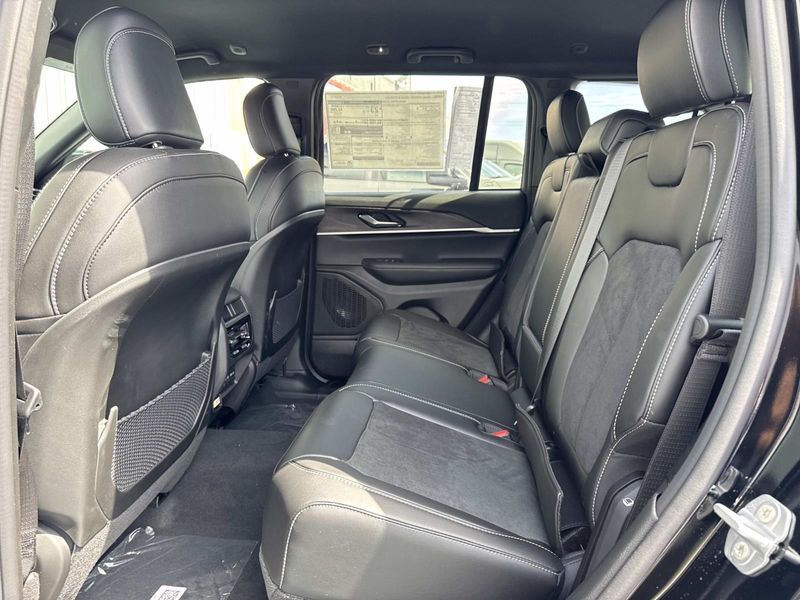 New 2026 Jeep Grand Cherokee Laredo Altitude 4x4