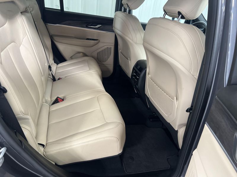 Used 2025 Jeep Grand Cherokee LimitedImage 11