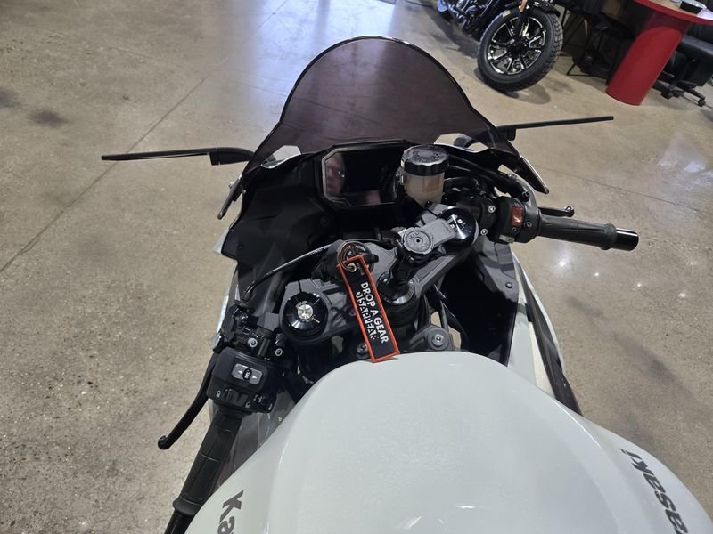 USED 2025 KAWASAKI NINJA ZX6R BASE Image 12