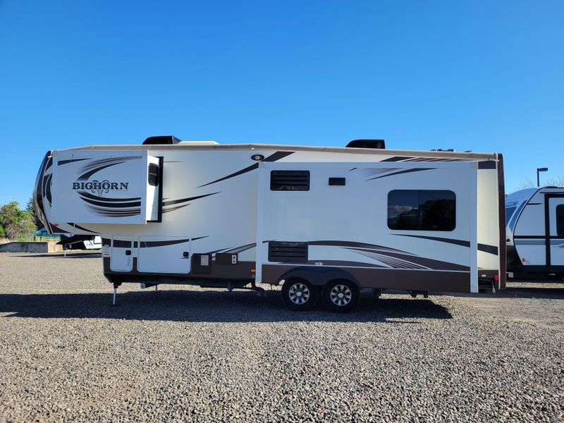 Used 2016 HEARTLAND BIG HORN 3010RE Image 5