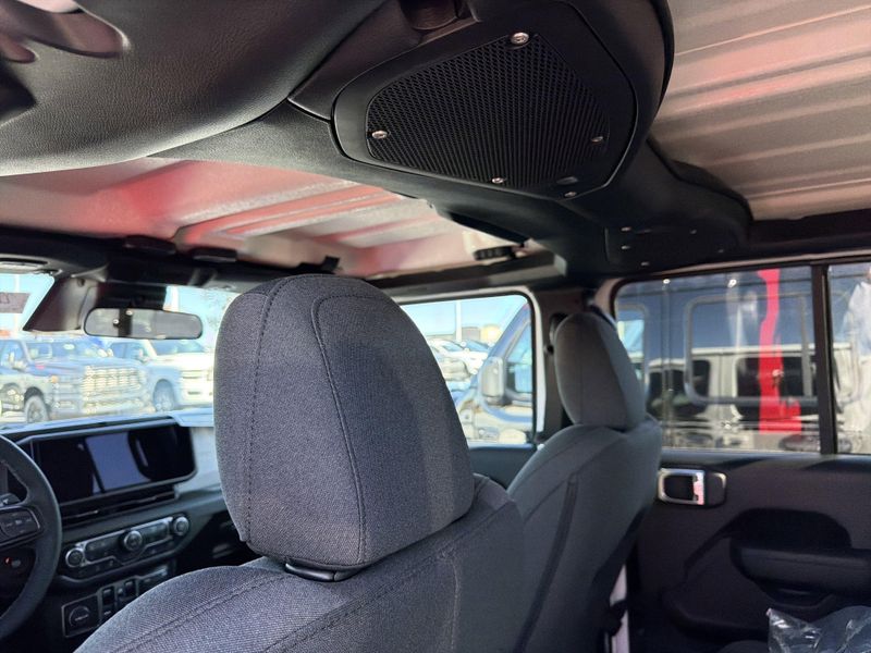 New 2026 Jeep Gladiator Sport S 4x4Image 16