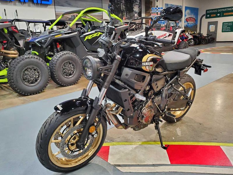 2025 Yamaha XSR700 Image 3