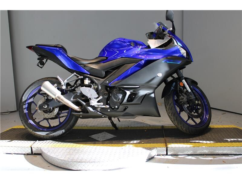 Used 2022 Yamaha YZFR-3 Image 1
