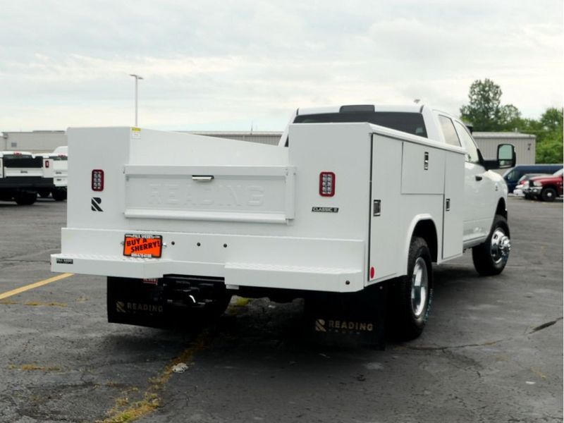 2024 RAM 3500 Tradesman Crew Cab Chassis 4x4 60