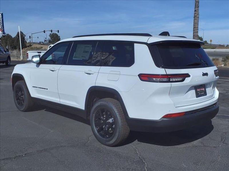 2025 Jeep Grand Cherokee L Altitude XImage 3