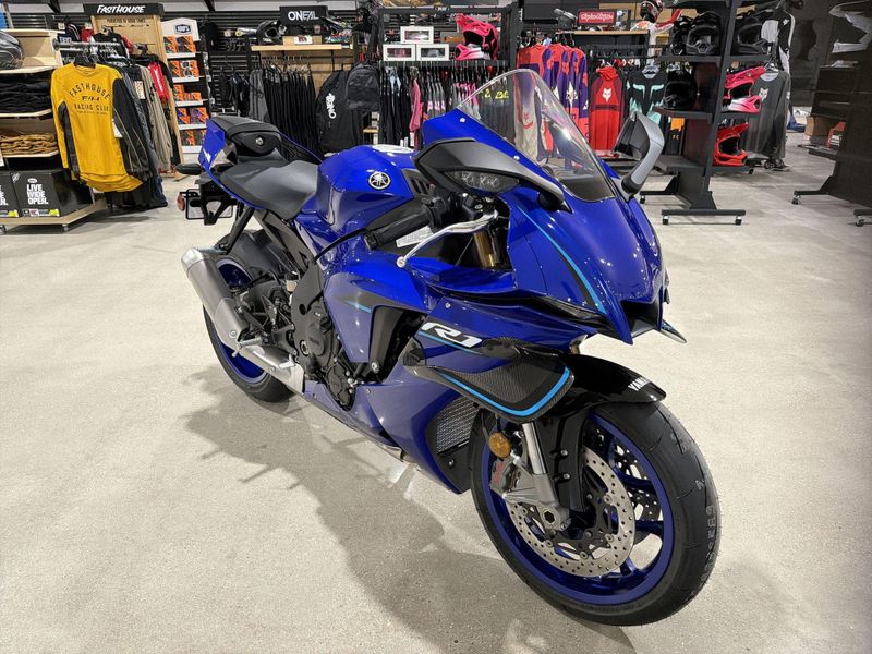 New 2026 Yamaha YZF-R1 Image 11