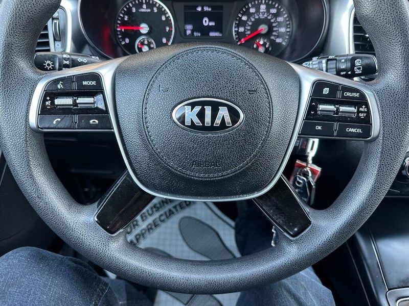 2019 Kia Sorento LXImage 3