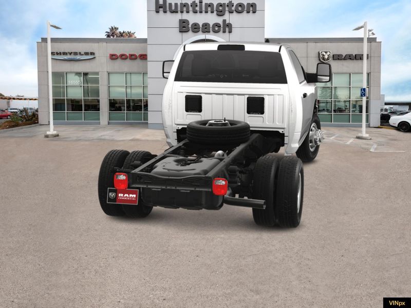2023 RAM 3500 Chassis Cab Tradesman/SLTImage 12