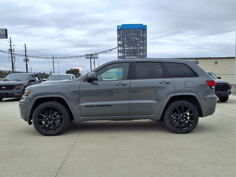 Used 2021 Jeep Grand Cherokee Laredo XImage 6