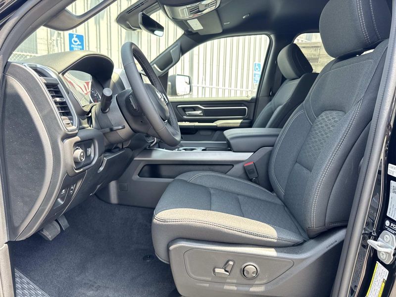 New 2026 RAM 1500 Big Horn Crew Cab 4x2 5'7' Box