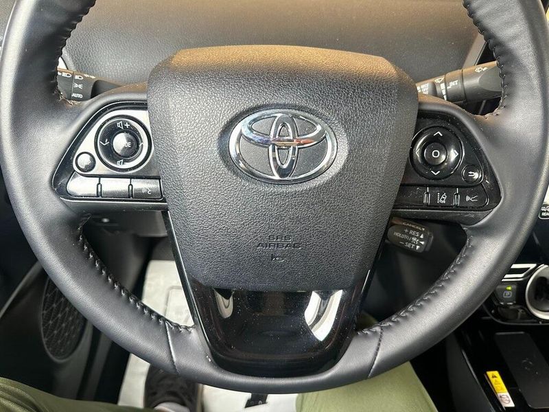 2021 Toyota Prius Prime LEImage 3