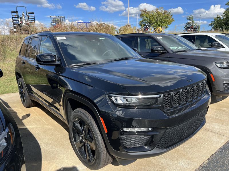 New 2025 Jeep Grand Cherokee Limited 4x4Image 3