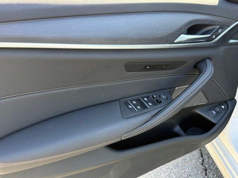 Used 2023 BMW 5 Series 530e iPerformanceImage 18