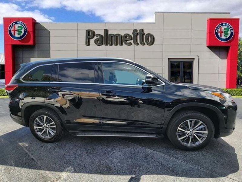 2019 Toyota Highlander SE XLE photo 2