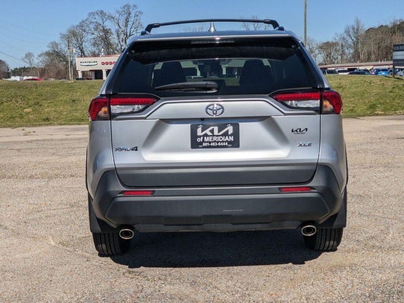 2023 Toyota RAV4 XLEImage 4