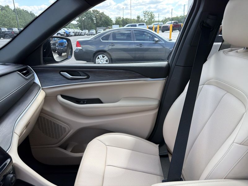 Used 2024 Jeep Grand Cherokee LimitedImage 34