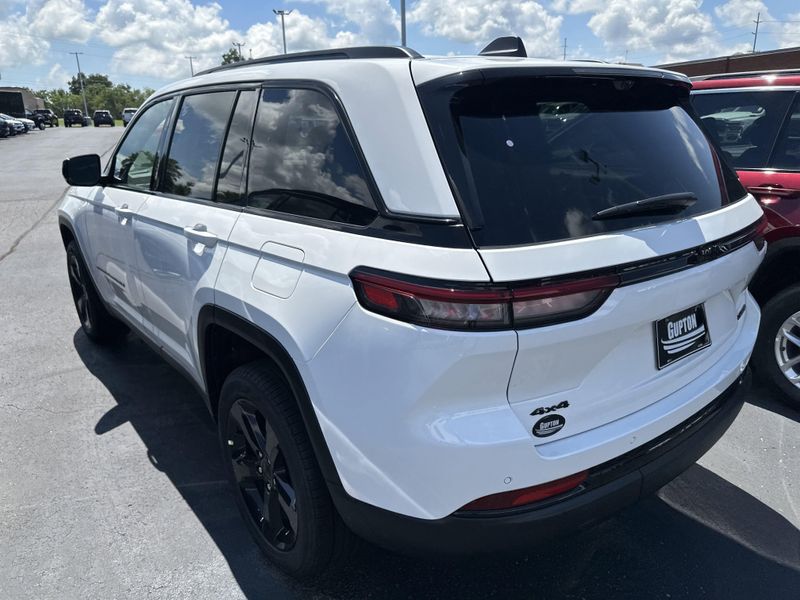 2025 Jeep Grand Cherokee Limited 4x4Image 9