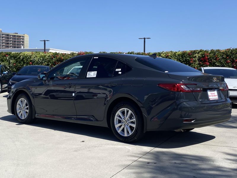 2025 Toyota Camry LEImage 5