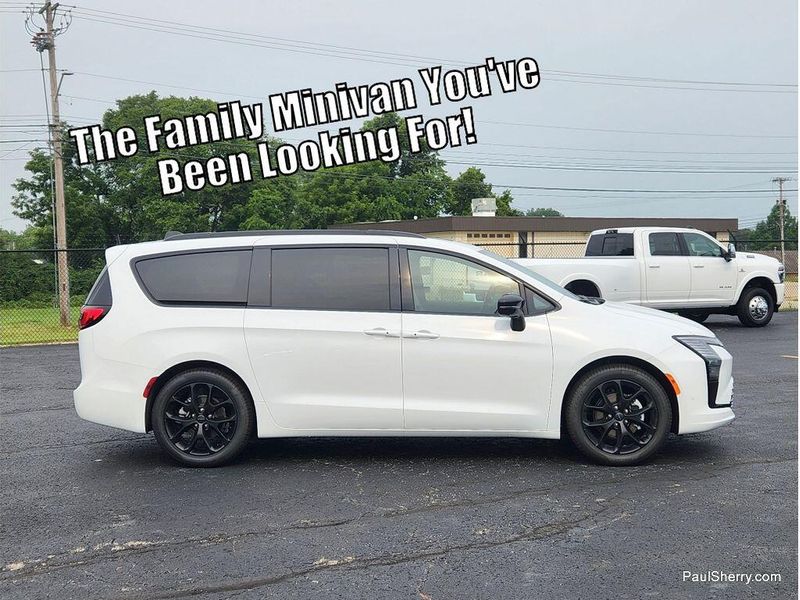 New 2027 Chrysler Pacifica Limited