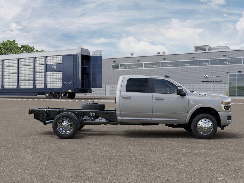 New 2026 RAM 4500 Big Horn Chassis Crew Cab 4x4 60