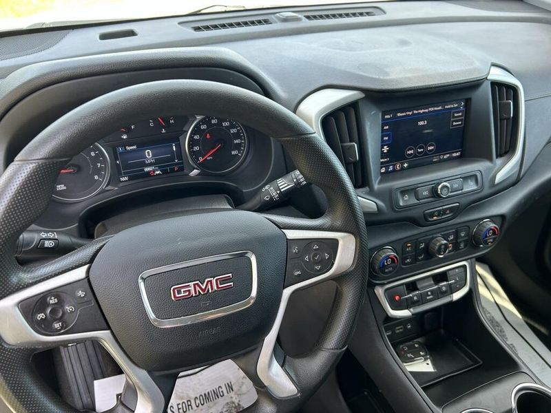 2023 Gmc Terrain SLE photo 16