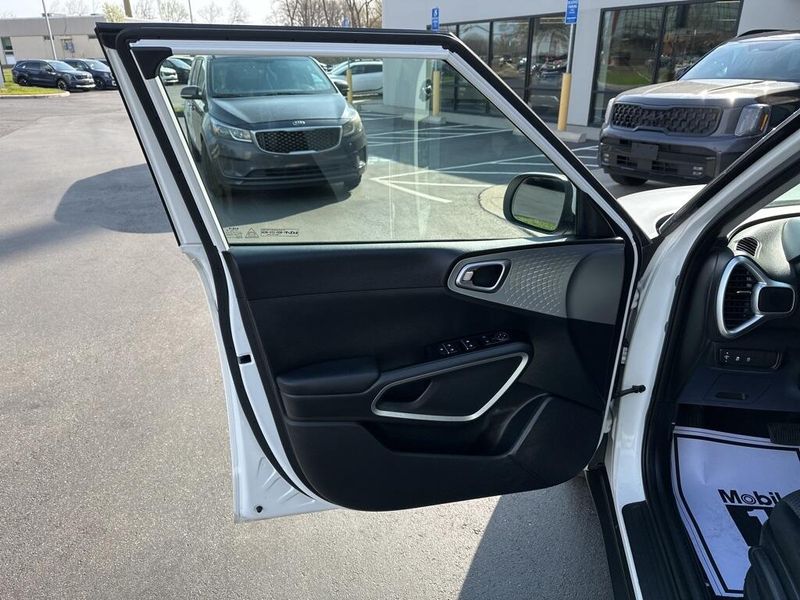 2023 Kia Soul LXImage 20