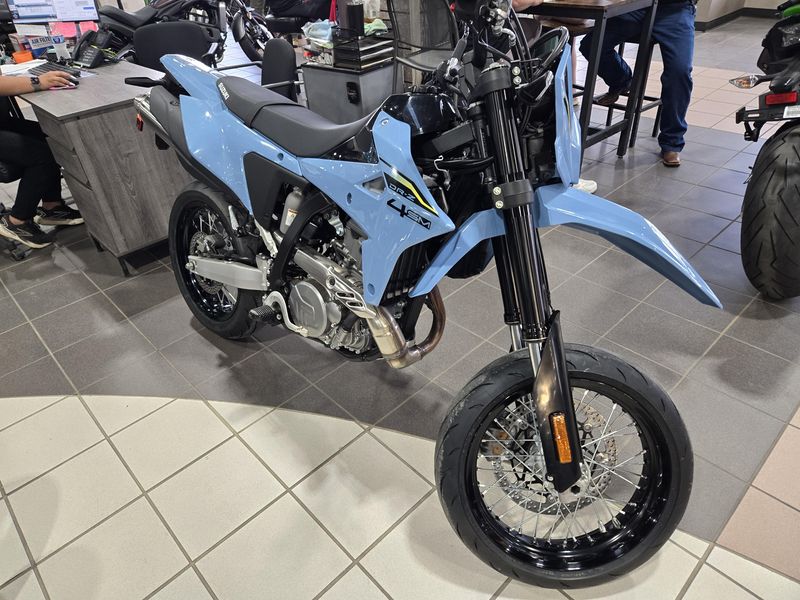 2025 Suzuki DRZ 4SM SKY GRAY Image 3