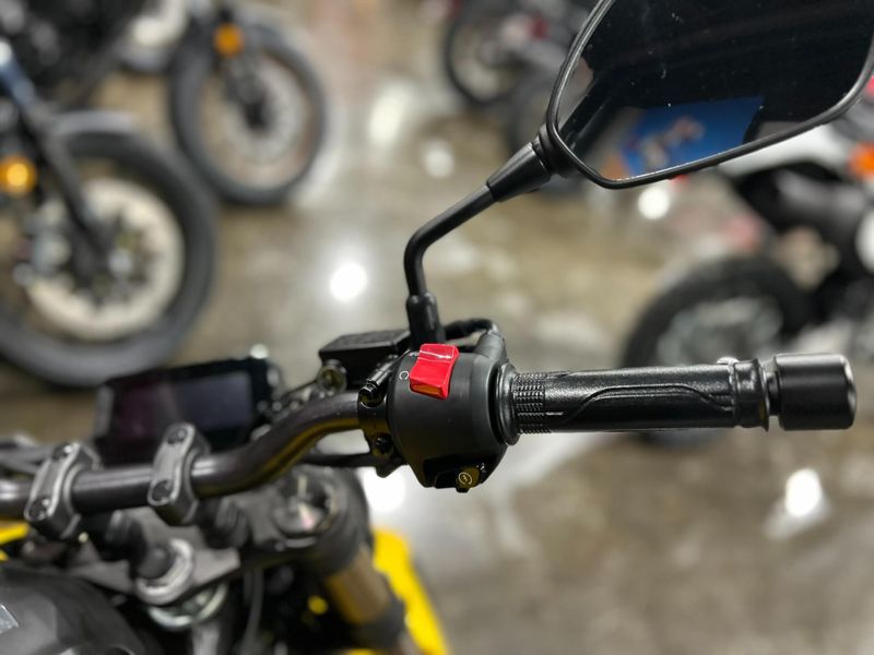 New 2025 Honda CB300R ABS Image 24