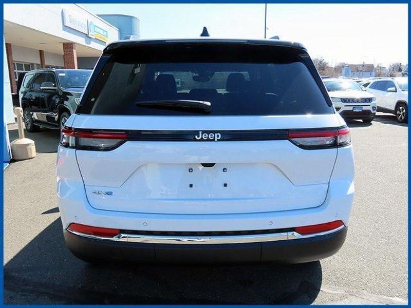 2024 Jeep Grand Cherokee 4xe Base 4xe in a Bright White Clear Coat exterior color and Global Blackinterior. Papas Jeep Ram In New Britain, CT 860-356-0523 papasjeepram.com 